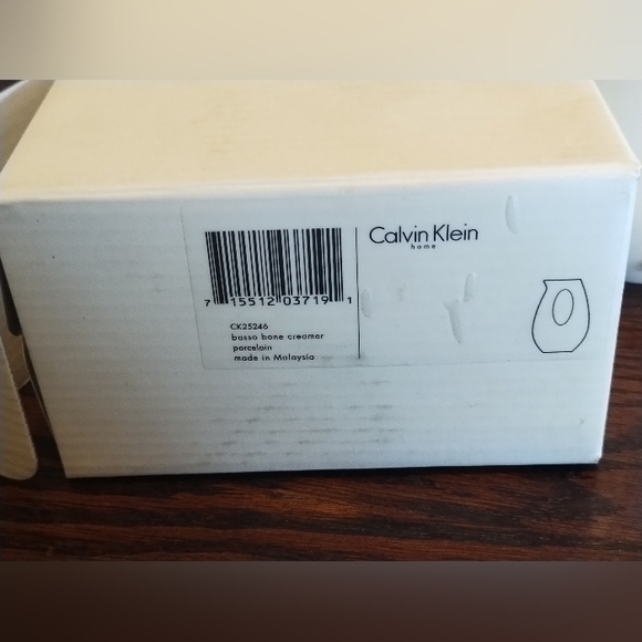 Calvin Klein Basso‎ Creamer Pitcher Bone White Ceramic Discontinued - Picture 2 of 3